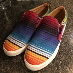 Volatile serape slip on shoes size 8